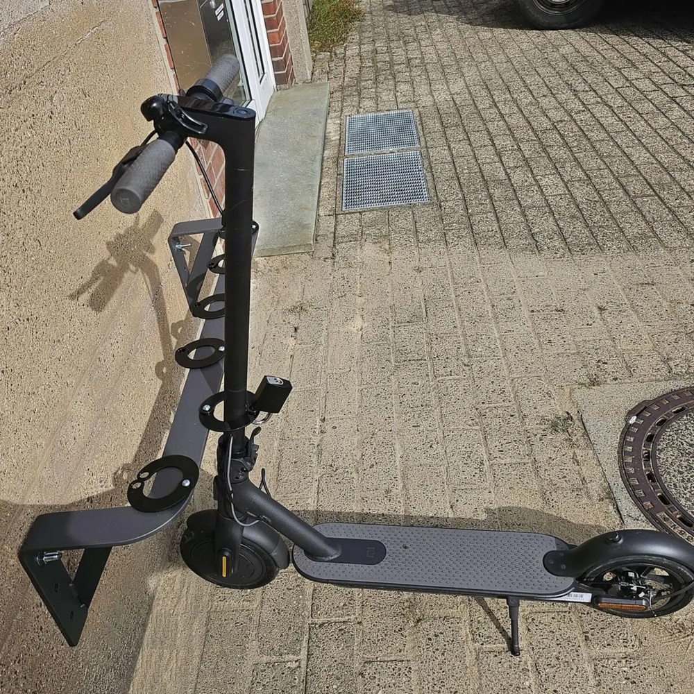 Scooter-Parker Wandmontage 6 Plätze DB703