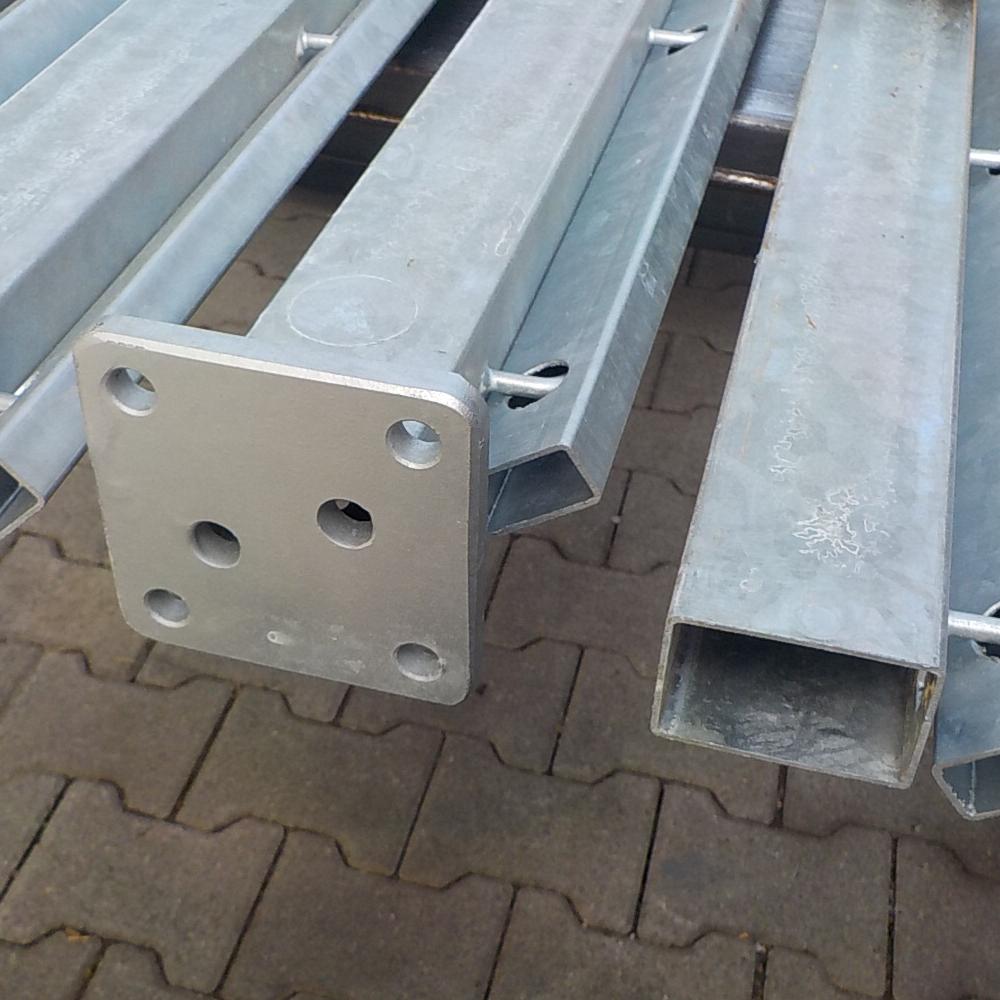Pfosten 1030 mm Legi R-fit verzinkt mit Bodenplatten