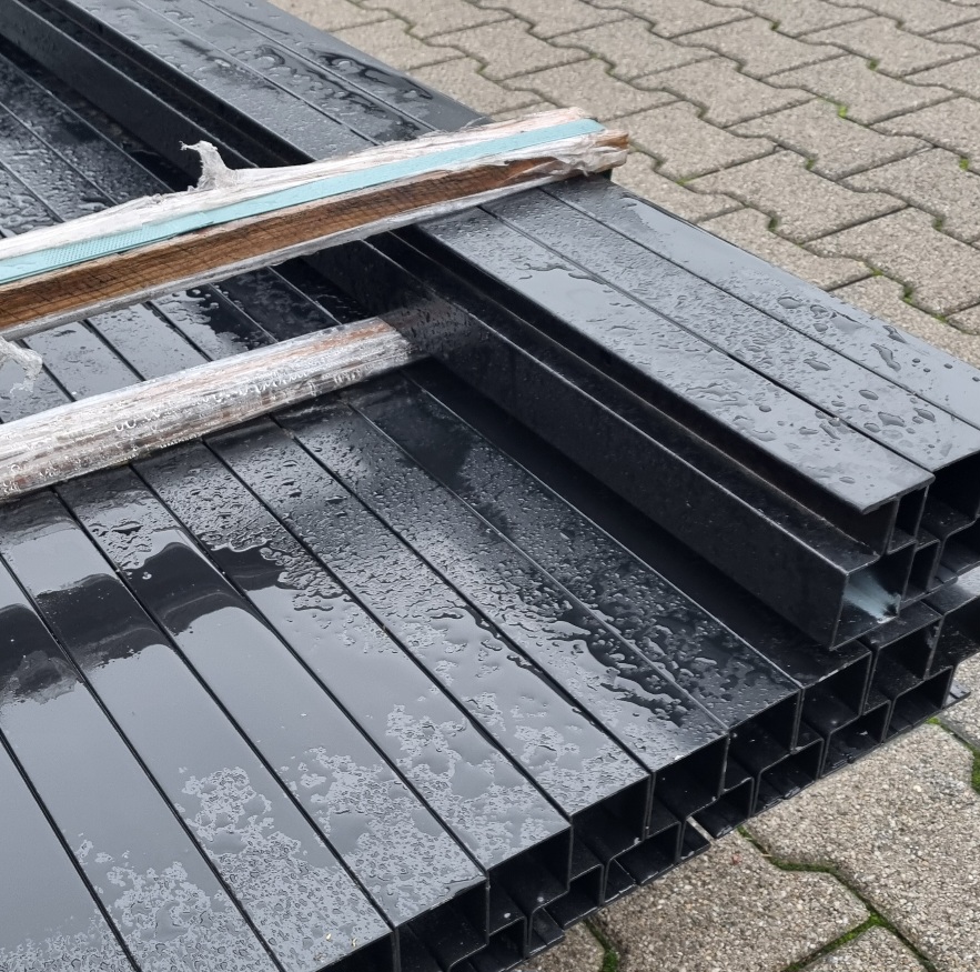 Pfosten UNI RAL 9005 Tiefschwarz - 24 Stück SONDERPOSTEN