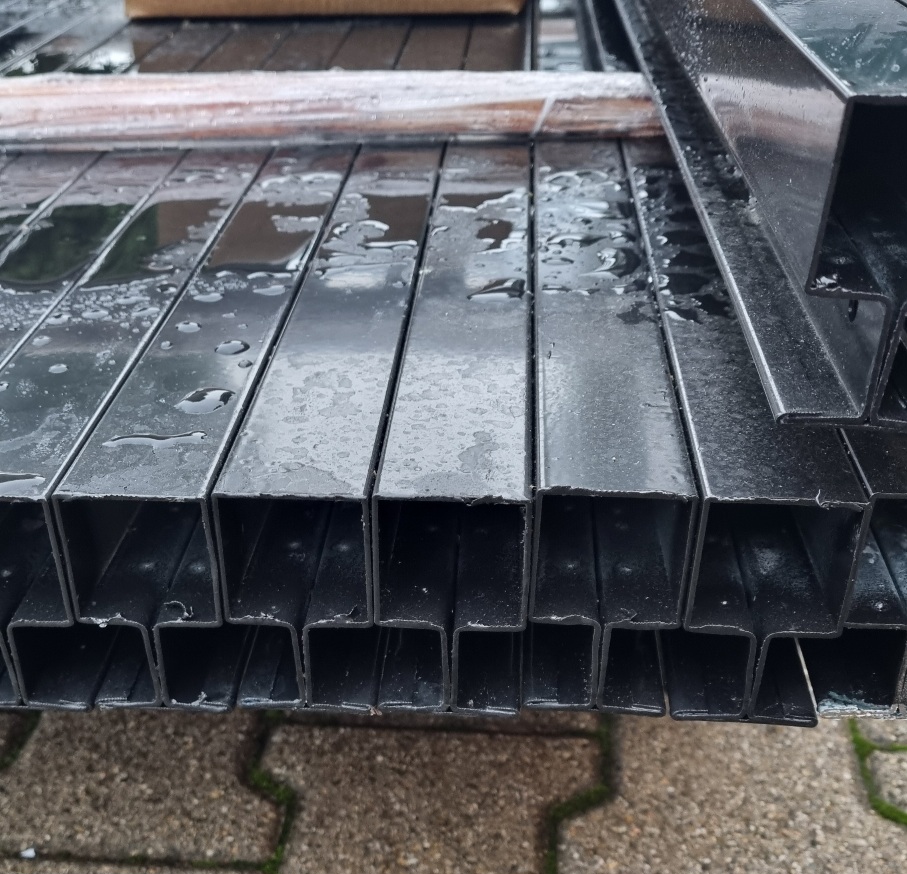 Pfosten UNI RAL 9005 Tiefschwarz - 24 Stück SONDERPOSTEN