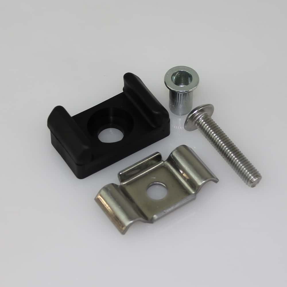 Mattenhalter Pfosten 50+ mm mit Schraube + Blindnietmutter schwarz