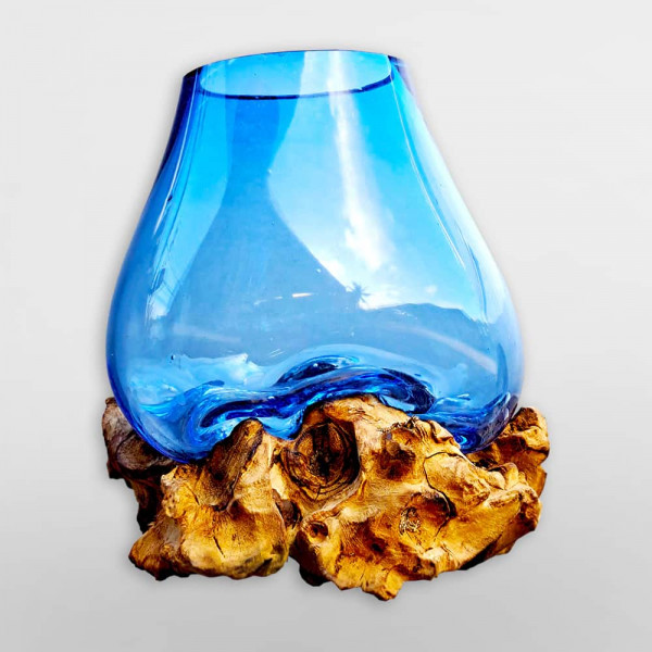 Blaues Glas geschmolzen auf Holz
