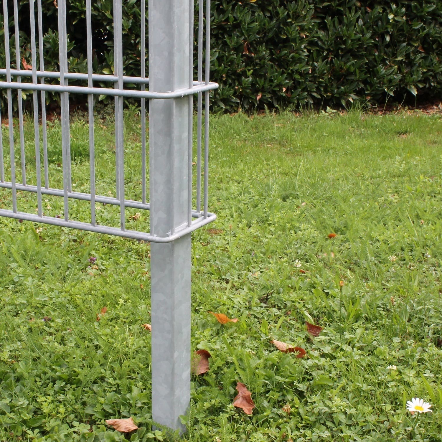 Steinzaun Zaun-Gabione mit angeschweißten Pfosten als Sichtschutz 