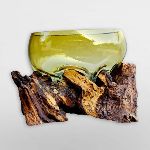 Glas auf Wurzelholz in gelb
