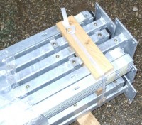 Stahlmattenpfosten mit Bodenplatte verzinkt