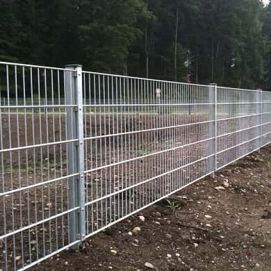 Mattenzaun Gitterzaun im Set. Mattenstabzaun