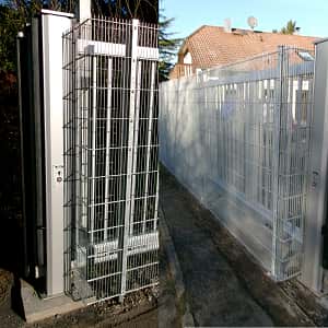 Die kleinere Maschenweite von 25 × 200 mm hält auch feineres Füllmaterial zuverlässig zurück.