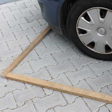 Gitter gegen Marder am Auto