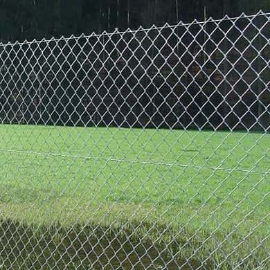 Maschendrahtzaun / Maschendrahtzäune