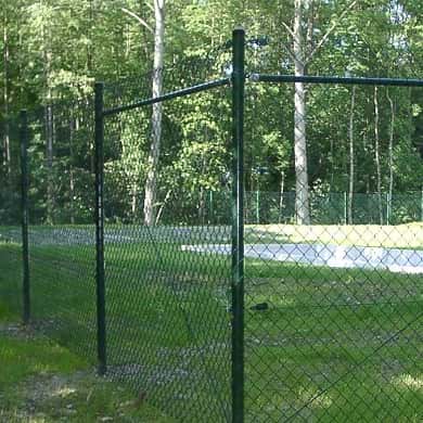 Maschendrahtzaun für den Garten in grün