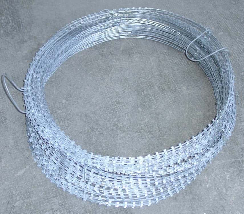 YAGJIA Stacheldraht 1,6mm x 16m, 4 Punkt Stacheldraht Zaun, Stacheldraht  Rolle Verzinkt, Stark und Flexibel für Balkon Garten, Baseballschläger oder  Handwerk : : Baumarkt