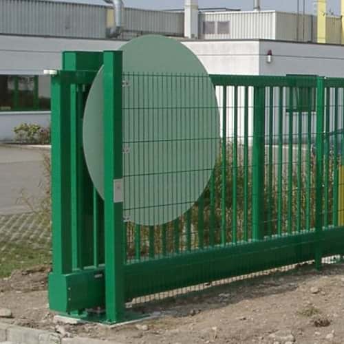 Freitragendes Schiebetor elektrisch betrieben