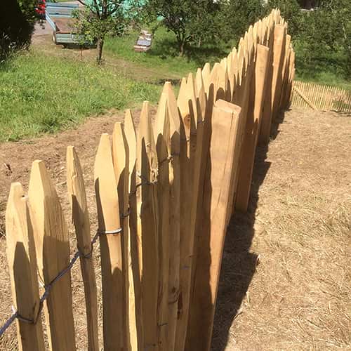 Holzzaun Staketenzaun aus Kastanienholz